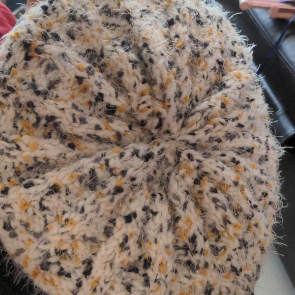 Knitted lady Beret/cap - Picture 2 of 3